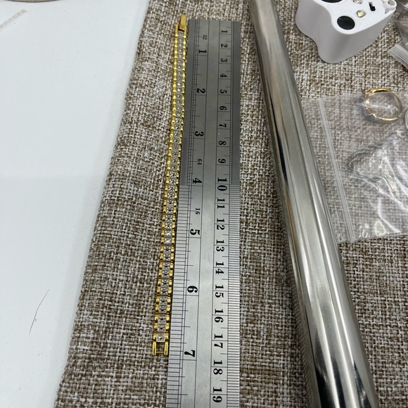 Vintage Gold Tone Bracelet with Intricate Detailing - Picture 14 of 16